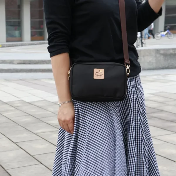 u065 方塊斜背包 雨朵防水包 斜背包 雨朵防水包 包包 water-proof bag 14
