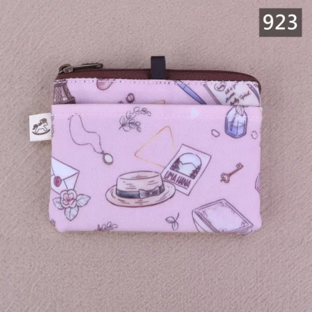 923