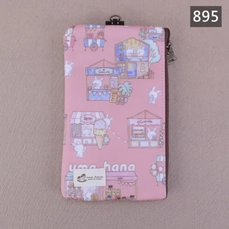 895