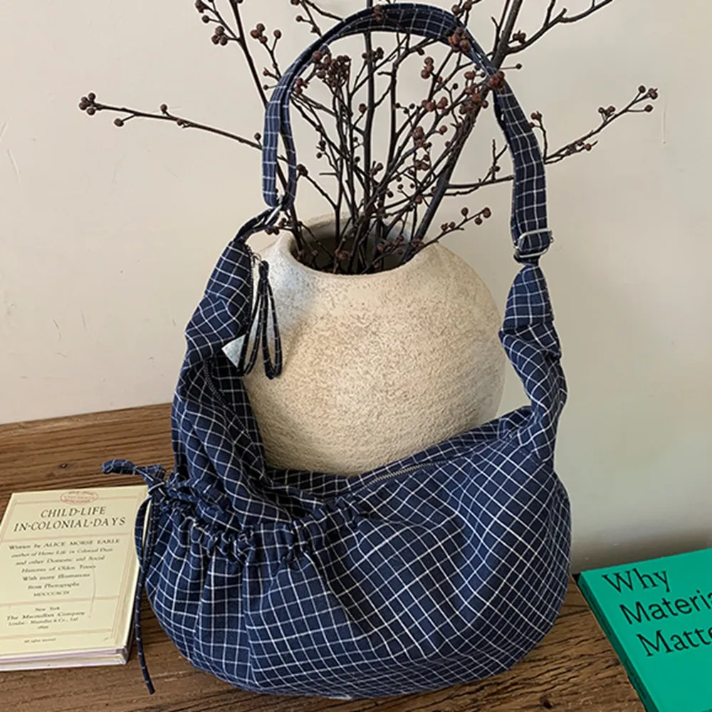 35001 韓版百搭格子餃子包.通勤輕便抽繩斜背包 | 雨朵防水包包專賣店 35001 韓版百搭格子餃子包.通勤輕便抽繩斜背包 | 雨朵防水包包專賣店