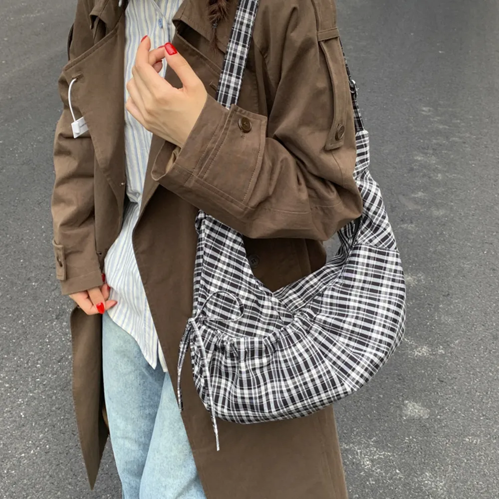 35001 韓版百搭格子餃子包.通勤輕便抽繩斜背包 | 雨朵防水包包專賣店 35001 韓版百搭格子餃子包.通勤輕便抽繩斜背包 | 雨朵防水包包專賣店