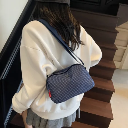 35002 格子尼龍布小包包.百搭男女輕便單間斜背包