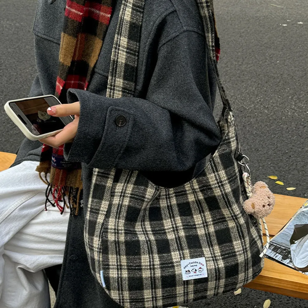 45007 格子大容量休閒水餃肩背包 | 雨朵防水包包專賣店 45007 格子大容量休閒水餃肩背包 | 雨朵防水包包專賣店
