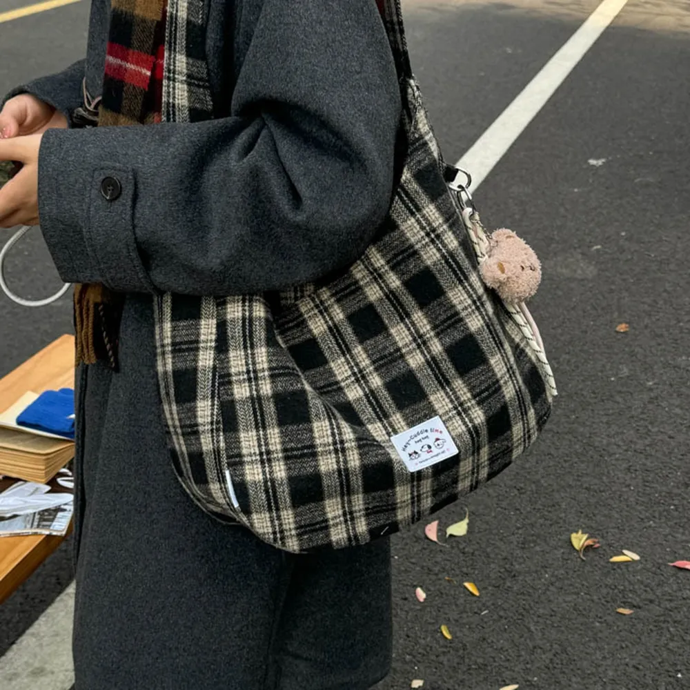 45007 格子大容量休閒水餃肩背包 | 雨朵防水包包專賣店 45007 格子大容量休閒水餃肩背包 | 雨朵防水包包專賣店