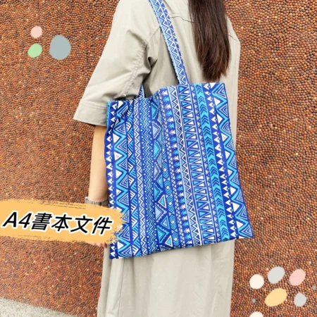 雨朵防水包首頁 | 雨朵防水包包專賣店 M574高彩印刷A4扁肩背包|防潑水尼龍|輕薄大容量文件袋|通勤上課必備