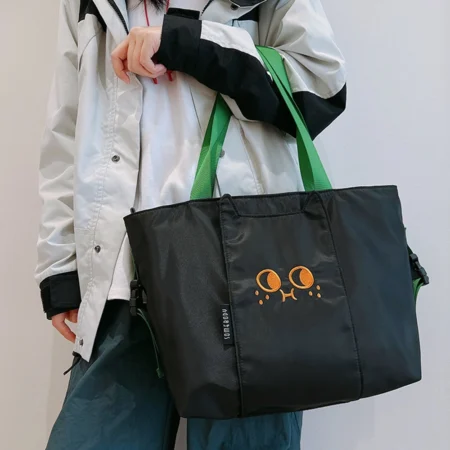 S052｜黑綠撞色大眼刺繡托特包 寬肩帶手提肩背包 大容量日常休閒包